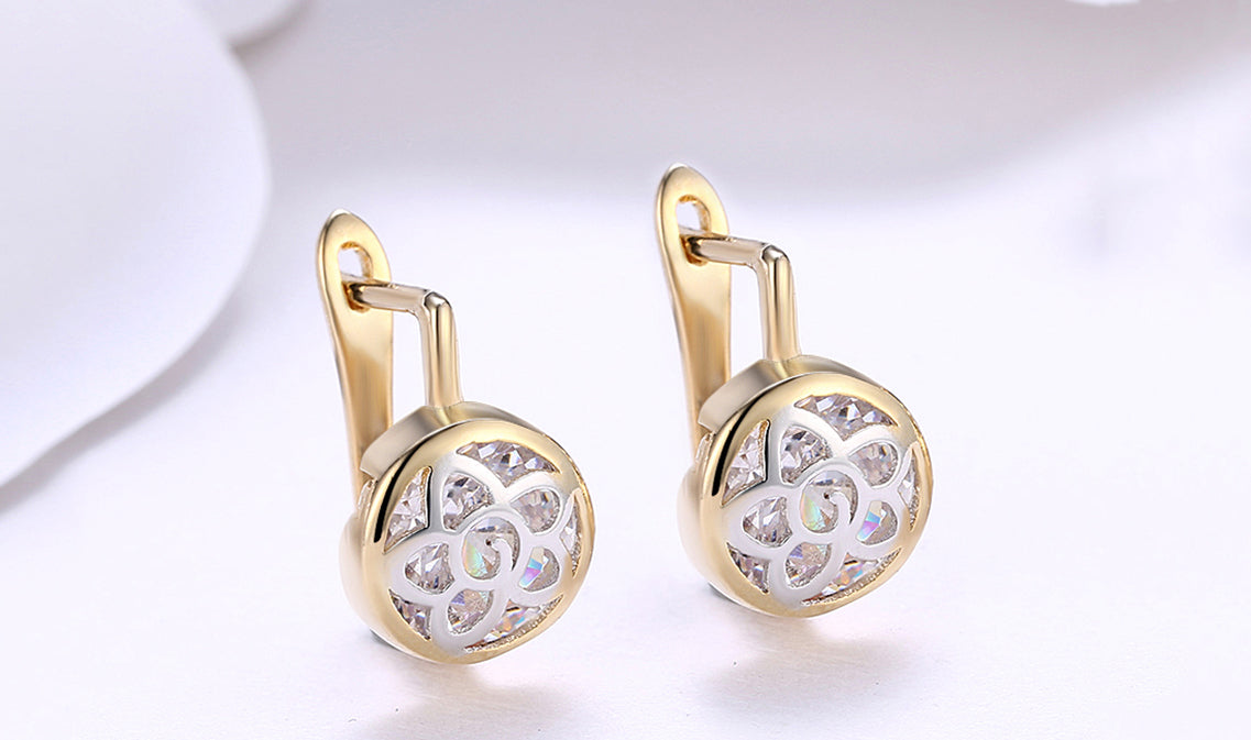 14K Gold Plating White Daisy Design Circular Clip On Earrings