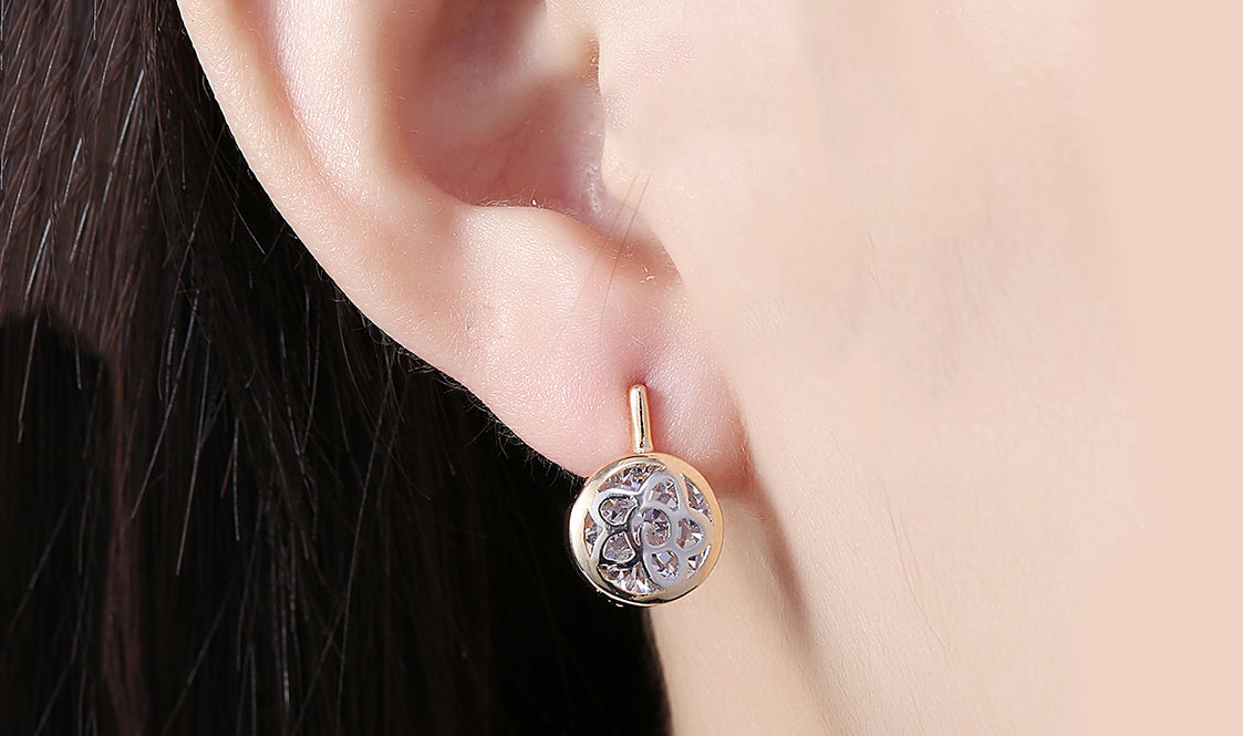 14K Gold Plating White Daisy Design Circular Clip On Earrings